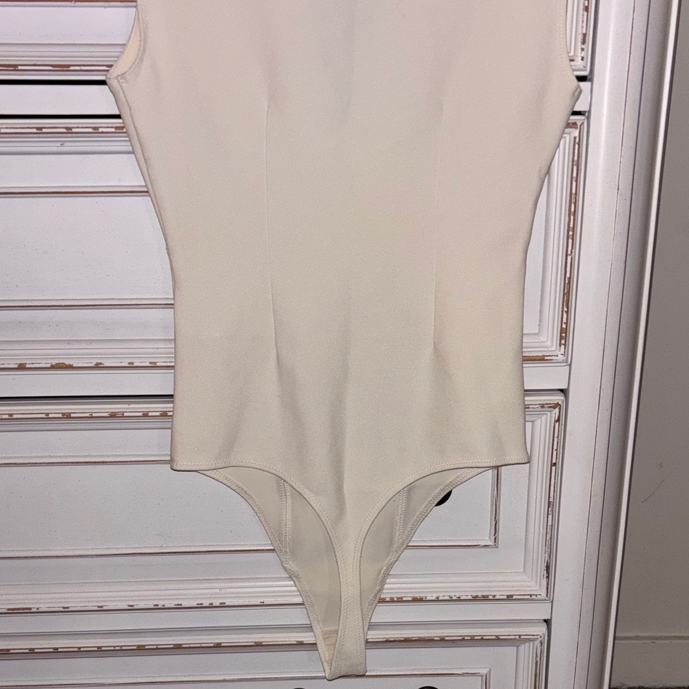NWT Abercrombie & Fitch Crepe Plunge Bodysuit in CREAM 🍦 - Picture 11 of 12